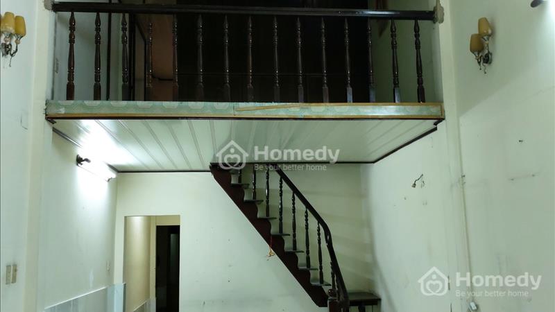 Cho thuê nhà cấp 4 nguyên căn trệt + lửng, ngay sát Q1 - Ảnh 2