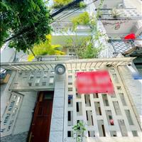 Giá nào cũng bán- Gấp nhà Thích Quảng Đức, 47m2, 3 lầu, đang cho thuê 10tr/th. Thương lượng