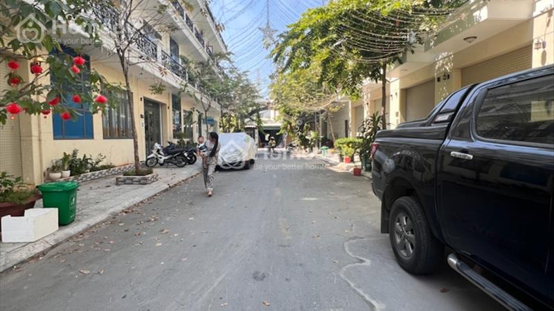 Nhà Phố Mới Xây Sẵn Máy Lạnh 3Lầu P. Thạnh Lộc, Gần Ngã 4 Ga - Ảnh 1