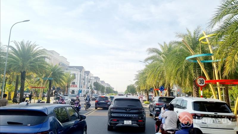 Ngon Nè! Cho thuê nhà phố 96m2 5 tầng, có thang máy, máy lạnh tại Vinhomes Q9 giá chỉ 23tr/tháng. - Ảnh 3