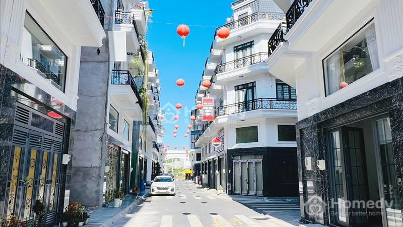Nhà liền kề  Q12 giá 4.670 Tỷ sổ hồng trao tay - Ảnh 1