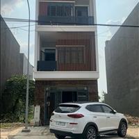 Cần SANG LẠI nhà 1 trệt 2 lầu ngay CHỢ ĐÊM Bàu Bàng. Sổ sẵn hoàn công