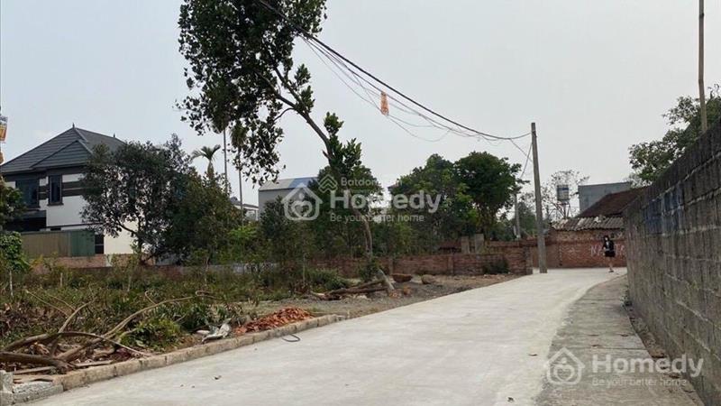 Chị gái mình cần bán lô đất nằm trên trục chính thôn 5, xã Tân Xã, Có diện tích 70m².  - Ảnh 1