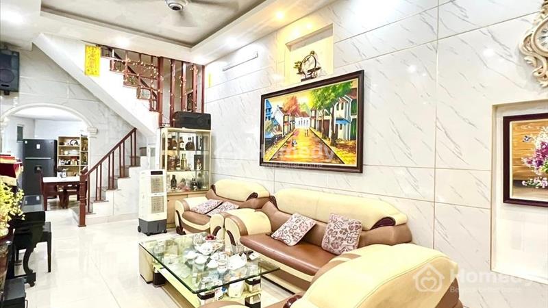 Bán nhà ngõ 568 La Thành vài bước chân ra phố chỉ 5.x tỷ - Ảnh 1