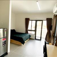 Trống sẵn căn ban công gần cầu Kênh Tẻ gần đại học Nguyễn tất Thành