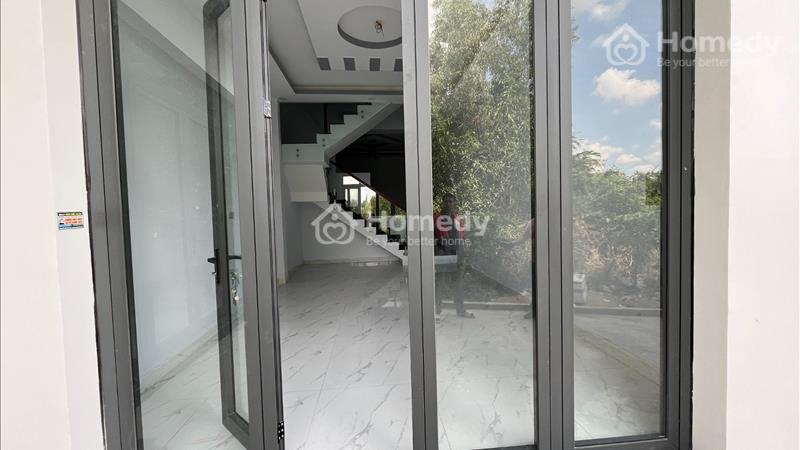 Nhà mới 100% cách chợ Hưng Long 200m 1 trệt 2 lầu - Ảnh 1