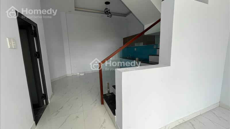Nhà mới 100% cách chợ Hưng Long 200m 1 trệt 2 lầu - Ảnh 3