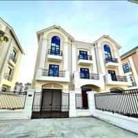 Cho thuê nhà phố, biệt thự 96m2 có thang máy, máy lạnh chỉ 25 triệu tại Vinhomes Grand Park