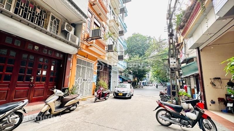 Chính chủ bán nhà mặt phố Tân Ấp vị trí trung tâm giá 8,6 tỷ - Ảnh 1
