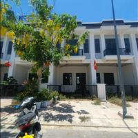 Bán gấp nhà phố 75m2 1 trệt 1 lầu 1 tum đối diện hồ bơi và clubhouse ngay khu đô thị The Sol City