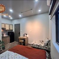 Khai trương studio cửa sổ thang máy ngay Nguyễn Gia Trí_Ung Văn Khiêm