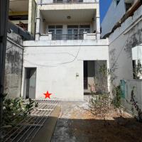 MT Quốc Lộ 13 5x28m, nở hậu 9m. 1trệt, 3lầu, 7pn, 7wc. KD Đa Nghành. 