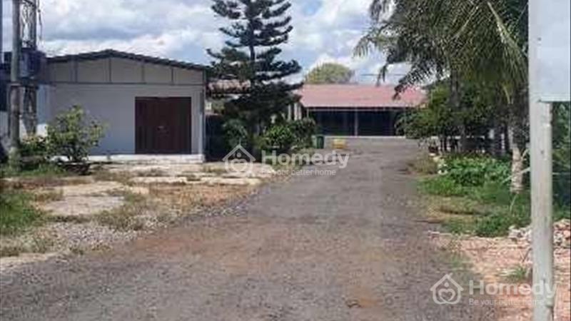 Cho thuê kho xưởng diện tích gần 5200 m vuông, có điện ba pha, khu nhà ở và các phòng chức năng - Ảnh 1