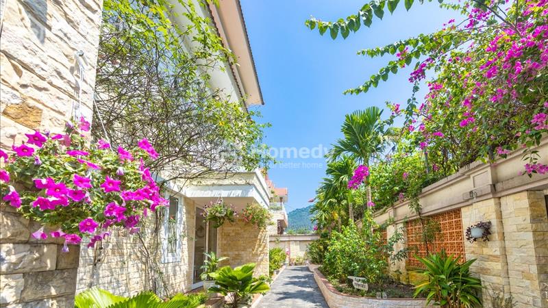 Bán Biệt thự 6 phòng ngủ nhìn ra núi và biển tuyệt đẹp ở Đà Nẵng - Ảnh 1