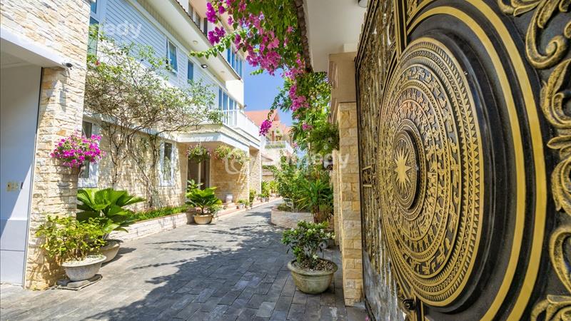 Bán Biệt thự 6 phòng ngủ nhìn ra núi và biển tuyệt đẹp ở Đà Nẵng - Ảnh 2