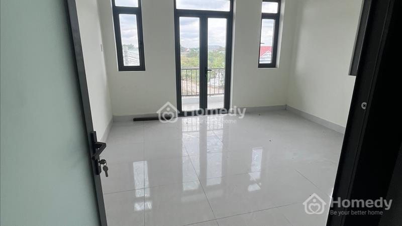 Bán gấp nhà 1 trệt, 2 lầu 4PN ngay chợ Long Thượng 80m2 giá 1 tỷ 260 tr SHR, MT nhựa 6m - Ảnh 3