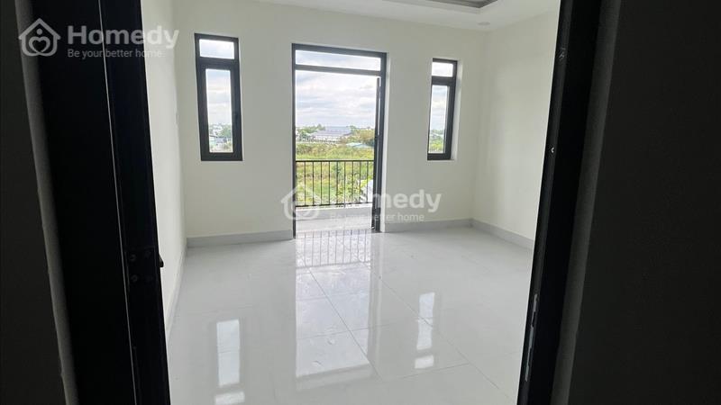 Bán gấp nhà 1 trệt, 2 lầu 4PN ngay chợ Long Thượng 80m2 giá 1 tỷ 260 tr SHR, MT nhựa 6m - Ảnh 2