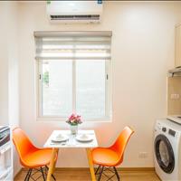 Cho thuê căn hộ 1 ngủ đầy đủ nội thất, dịch vụ dọn dẹp giặt là tại ngõ 39 Linh Lang gần Lotte
