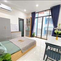 Cho thuê căn hộ ban công lớn tại P.10 Q.Tân Bình ngay ngã tư Bảy Hiền
