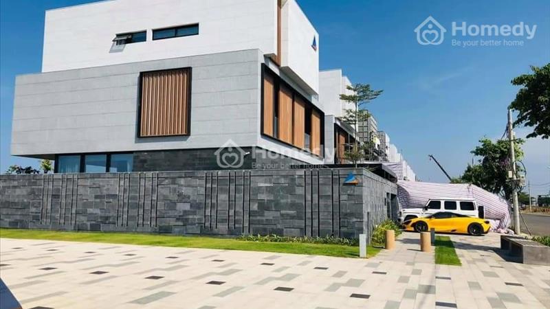 Gia đình bán lỗ lô đất 300m2 đường 17.5m đẹp vuông vức, sổ sách đầy đủ giá chỉ 23tr/m2 - Ảnh 2