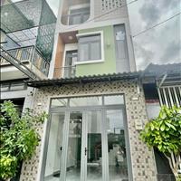 Bán gấp nhà chợ Đầu Mối Bình Điền, 1 trệt 2 lầu