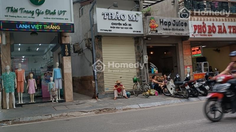 Bán nhà 2 tầng, lô góc mặt phố Trương Định, kinh doanh nhộn nhịp. - Ảnh 1