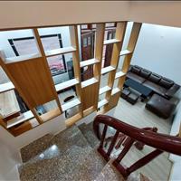 Nhà 4 tầng 36m 6 phòng ngủ  phố trạm long biên hà nội 