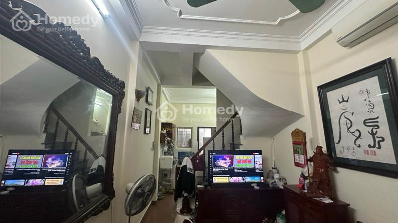 Bán đất tặng nhà đẹp đường La Thành, quận Ba Đình, DT 70m x 3 tầng, Giá nhỉnh 6 tỷ có TL - Ảnh 1