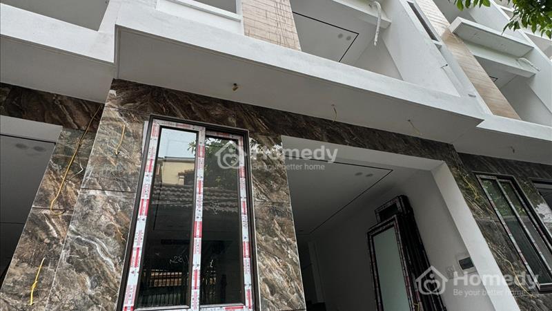 Nhà 30m xây 5 tầng  công năng 3 ngủ 4 vệ sinh phố nha Long Biên  - Ảnh 1