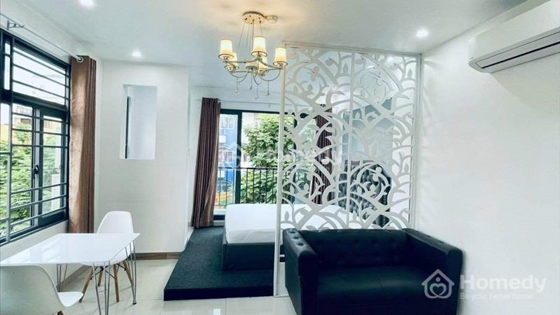 Căn hộ 1 phòng ngủ tách bếp mà giá lại vô cùng rẻ, nội thất cao cấp đã thế còn có ban công lớn  - Ảnh 1