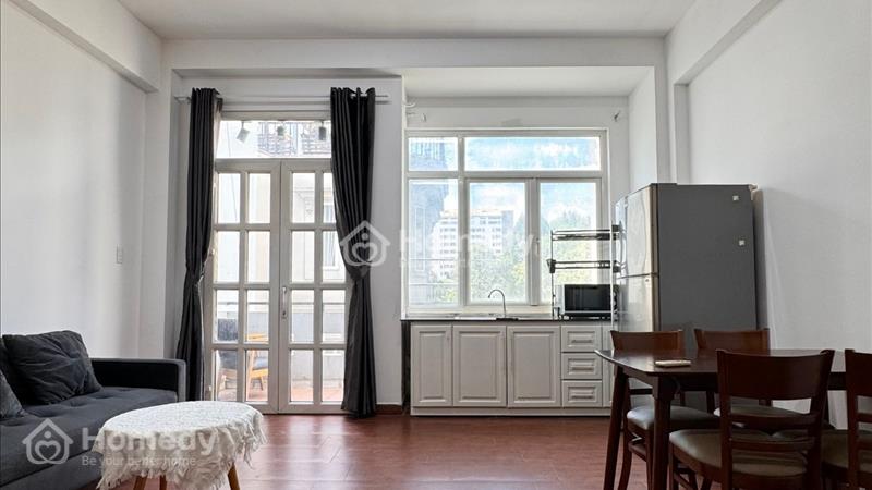 Căn hộ đầy đủ nội thất rộng đến 50m2 mặt tiền Nguyễn Thị Minh Khai, ban công lớn, mấy giặt riêng - Ảnh 2