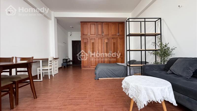 Căn hộ đầy đủ nội thất rộng đến 50m2 mặt tiền Nguyễn Thị Minh Khai, ban công lớn, mấy giặt riêng - Ảnh 3