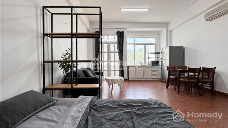 Căn hộ đầy đủ nội thất rộng đến 50m2 mặt tiền Nguyễn Thị Minh Khai, ban công lớn, mấy giặt riêng - Ảnh 6