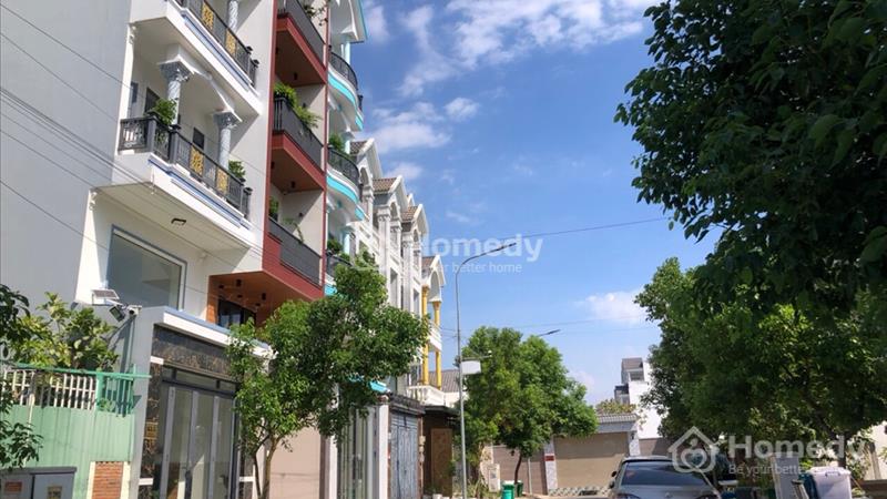 Cần bán gấp nhà mới xây 1 trệt 4 lầu 6PN ngay sát ngã tư Ga chỉ 5,6 tỷ đường trước nhà 12m có vỉa h - Ảnh 1