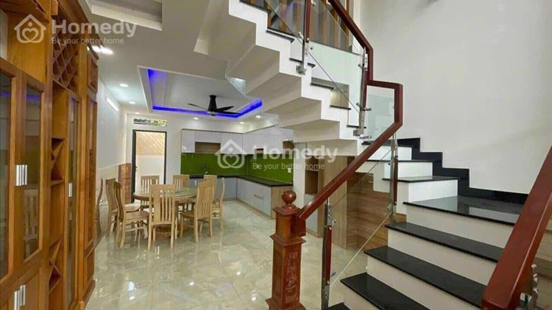 Cần bán gấp nhà mới xây 1 trệt 4 lầu 6PN ngay sát ngã tư Ga chỉ 5,6 tỷ đường trước nhà 12m có vỉa h - Ảnh 3