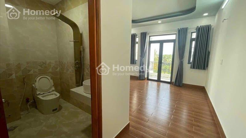 Cần bán gấp nhà mới xây 1 trệt 4 lầu 6PN ngay sát ngã tư Ga chỉ 5,6 tỷ đường trước nhà 12m có vỉa h - Ảnh 5