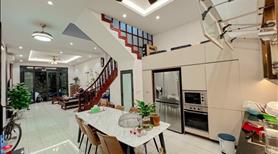 Bán nhà Nguyễn Văn Huyên 70m2 × 5 tầng MT 4.2m - Ngõ ô tô - Khu an ninh tốt - Xách vali về ở ngay! - Ảnh 2