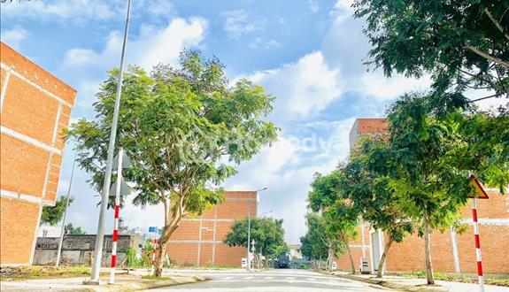Bán căn nhà phố ngay Thuận An thanh toán 740tr (20%) Ngân hàng hỗ trợ lên đến 80%.LH 0974703681 - Ảnh 1