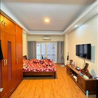 Chính chủ bán nhà lô góc, đẹp, khu Cầu Giấy, sổ nở hậu, ở luôn