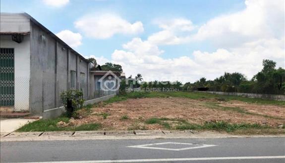 Đáo Hạn Ngân Hàng Sang Gấp Hơn1000m2 Đất MT Đường Nhựa 20m. Gía 700tr - Ảnh 1