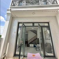 Bán Nhà Ngay Chợ và Khu Công Nghiệp Lớn - Sổ Hồng Riêng - Được Trả Góp