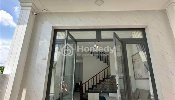 Bán Nhà Ngay Chợ và Khu Công Nghiệp Lớn - Sổ Hồng Riêng - Được Trả Góp - Ảnh 1
