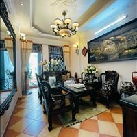 Nhà 5 tầng, 3 ngủ rộng rãi, ô tô đỗ cổng, tặng full nội thất, 2 thoáng, quận Đống Đa, chỉ hơn 7 tỷ