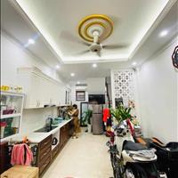 Bán nhà Lạc Long Quân, Dân xây, sát phố,full đủ đồ, sẵn ở, sổ vuông, 35m2 nhỉnh 6.4 Tỷ