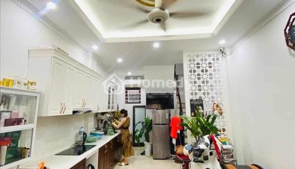 Bán nhà Lạc Long Quân, Dân xây, sát phố,full đủ đồ, sẵn ở, sổ vuông, 35m2 nhỉnh 6.4 Tỷ - Ảnh 1