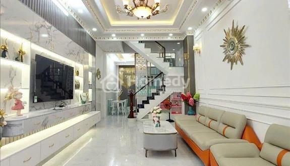 Bán gấp căn nhà ở Phạm Văn Hai, Tân Bình 60m2 giá rẻ như cho 1tỷ045tr, shr đầy đủ, hẻm lớn - Ảnh 1