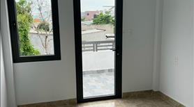 Chủ cần bán nhà riêng - nhà mới 70m2 - xe hơi đỗ cửa cách vài bước ra mặt tiền nhỉnh 5 tỉ - Ảnh 3
