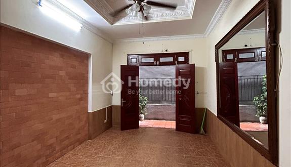 Bán nhà phố 8/3 40m 5 tầng gần ô tô, nội thất đẹp - Ảnh 1
