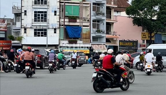 Nhà mặt tiền Nguyễn Văn Luông, ngay vòng xoay Phú Lâm - Ảnh 1