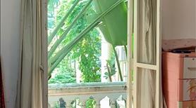Bán Biệt Thự cổ phố Tô Ngọc Vân, Tây Hồ, diện tích 210m2, mặt tiền 9m, ô tô đỗ cửa vào nhà. - Ảnh 2